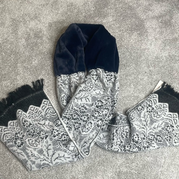 Anthropologie Accessories - NWT 💙 anthropologie fur scarf